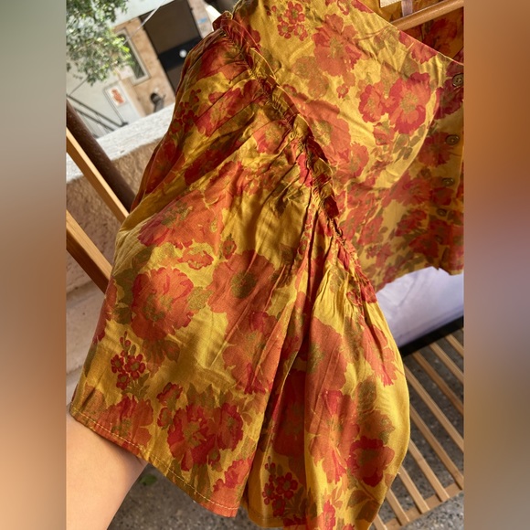 Floral crop Top. Size- XS (Fit S too) - Picture 8 of 11